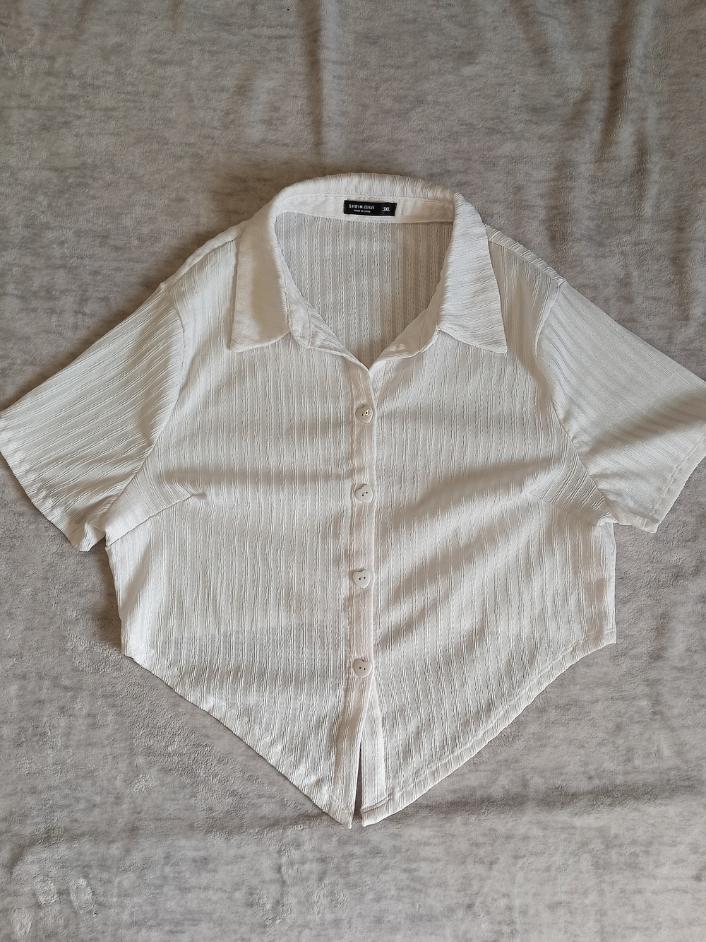 Size 3X White Point-Hem Short Sleeve Button-Down Top